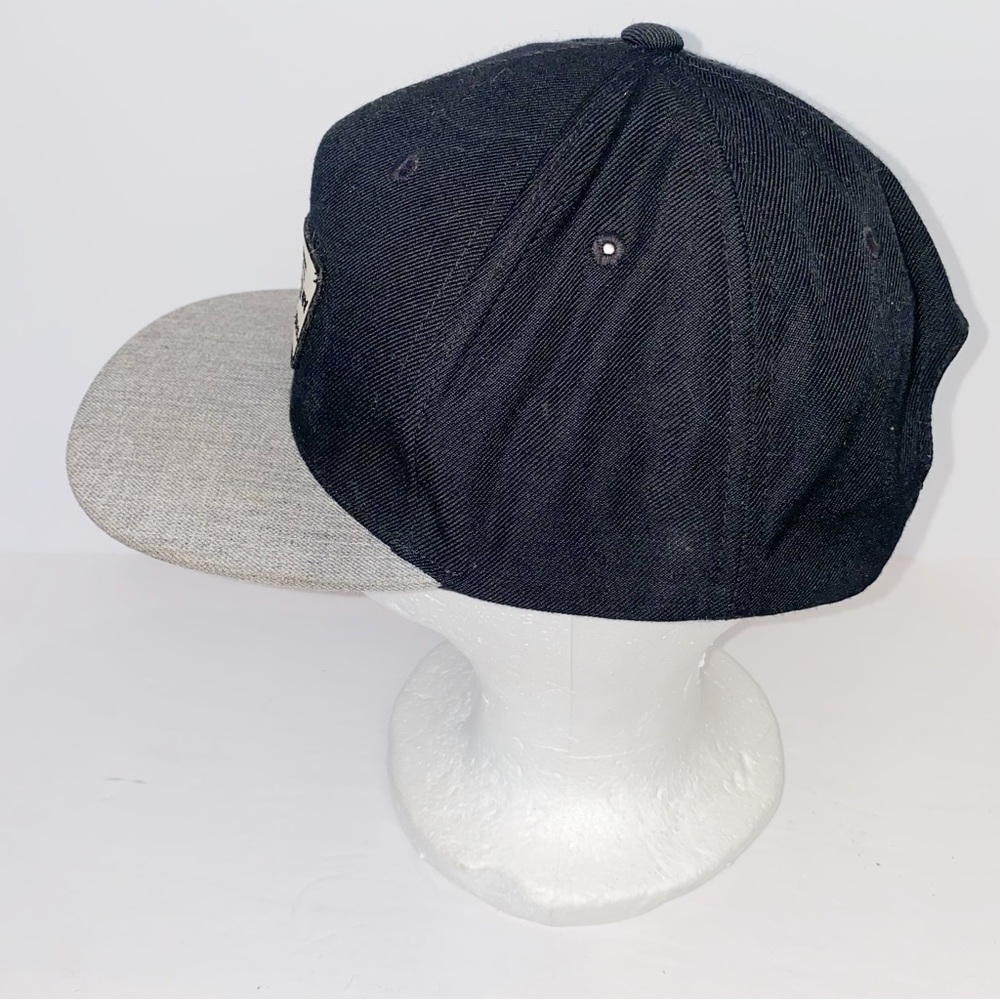 Vans Full Patch Snapback Cap Black Gray - image 7